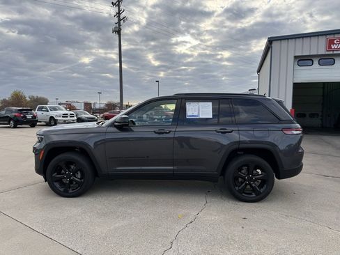 Certified 2024 Jeep Grand Cherokee Altitude image 4