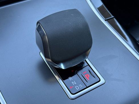 Used 2024 Land Rover Range Rover Evoque Dynamic SE image 24