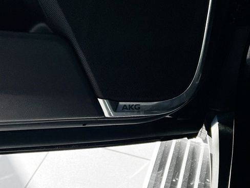 Used 2025 Cadillac Escalade V image 19