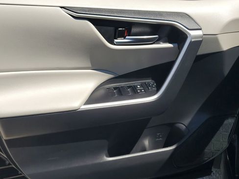 Used 2021 Toyota RAV4 XLE Premium image 41