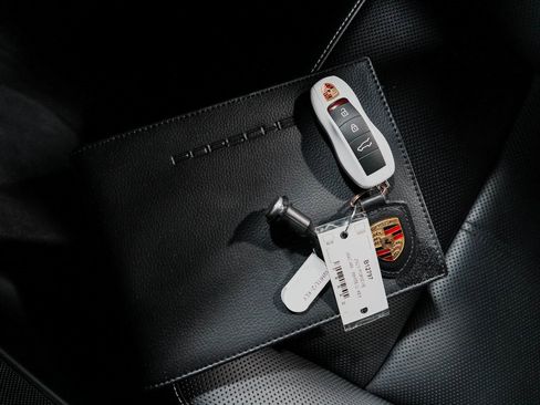 Used 2023 Porsche Macan image 29