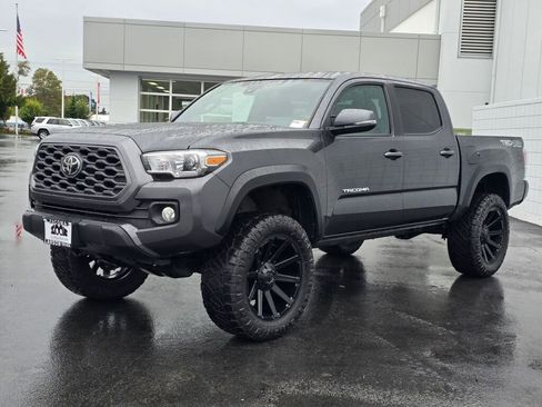 Used 2023 Toyota Tacoma TRD Off-Road w/ Technology Package image 7