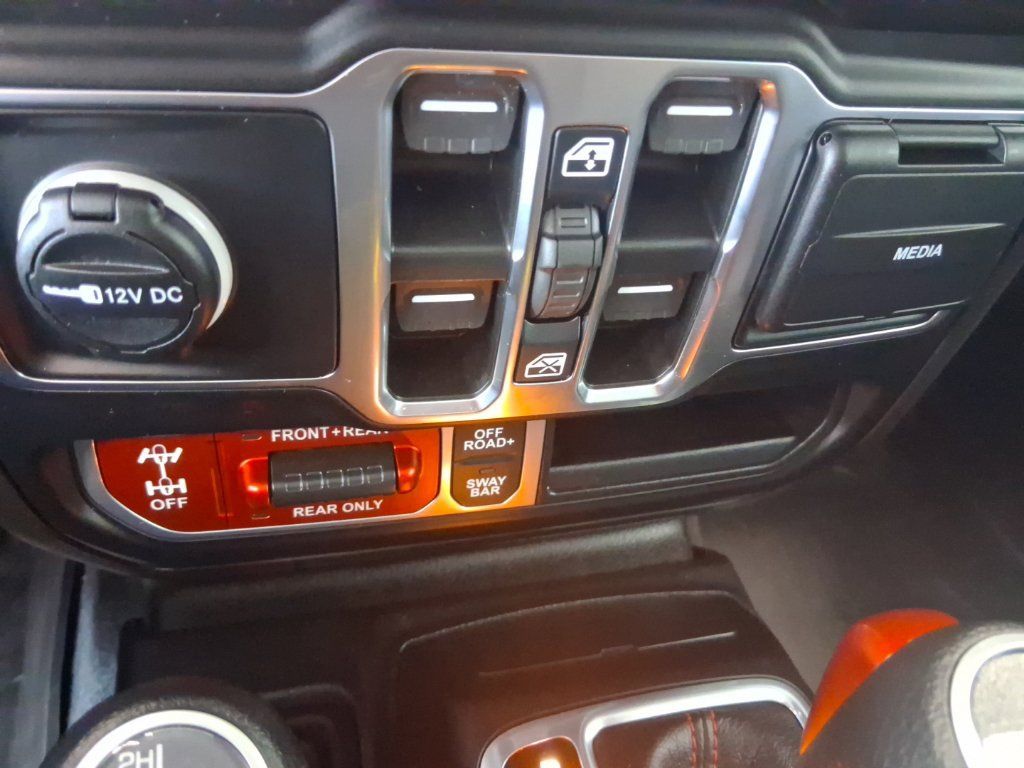 Used 2023 Jeep Gladiator Rubicon w/ Cold Weather Group AWD/4WD image 15