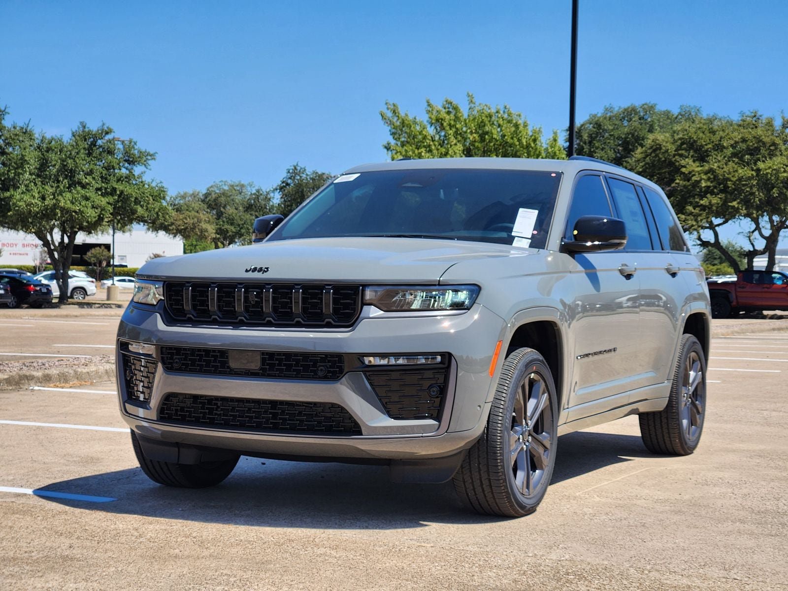 New 2027 Jeep Grand Cherokee Limited AWD/4WD image 2