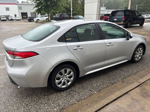 Used 2023 Toyota Corolla LE FWD image 3
