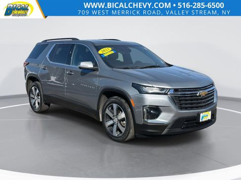 Certified 2023 Chevrolet Traverse LT w/ LT Premium Package AWD/4WD image 1