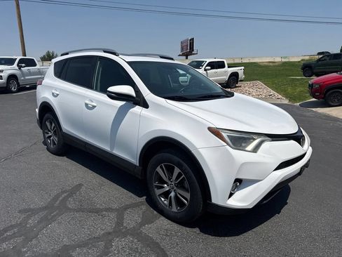 Used 2017 Toyota RAV4 XLE AWD/4WD image 1