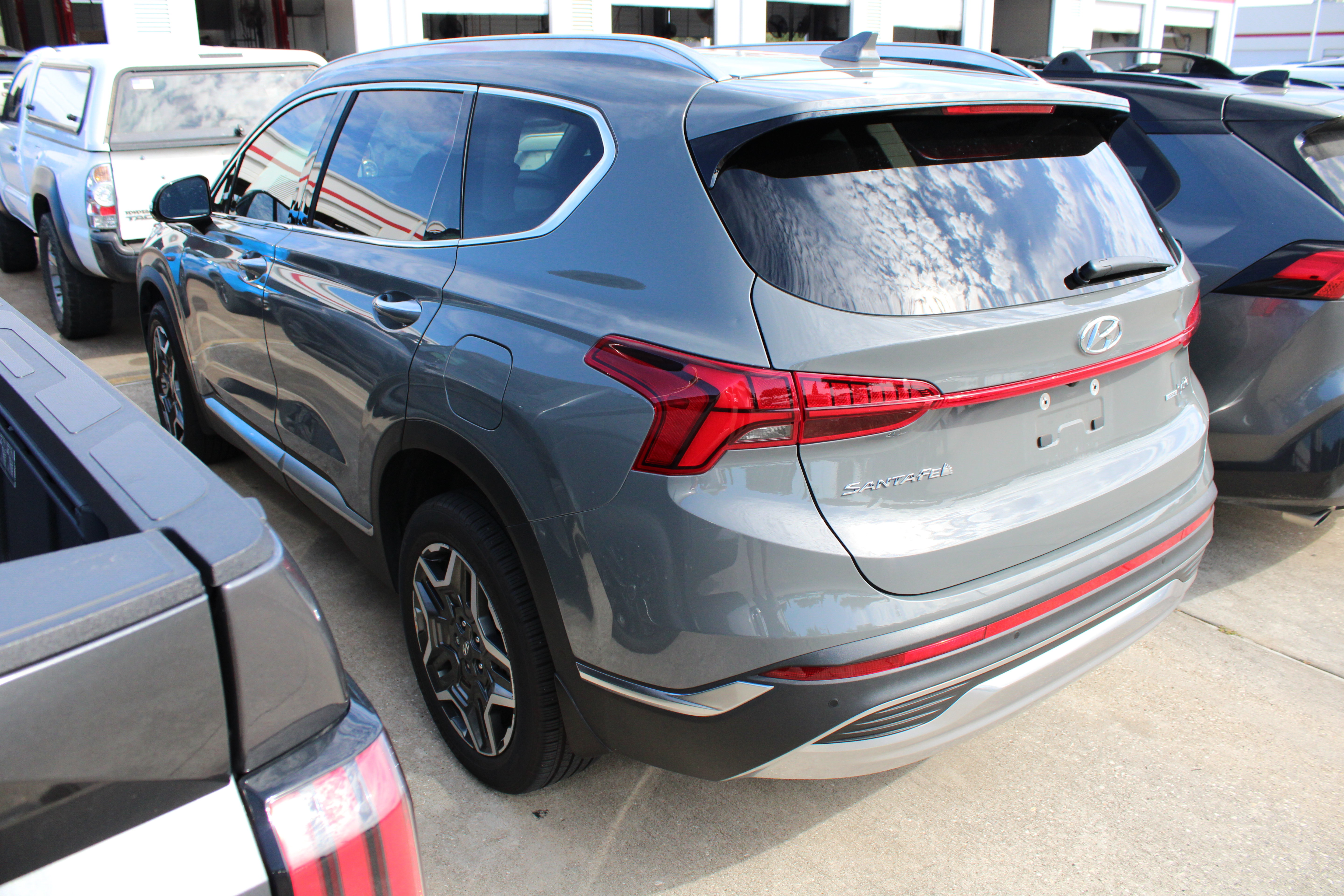 Used 2023 Hyundai Santa Fe Limited AWD/4WD image 5