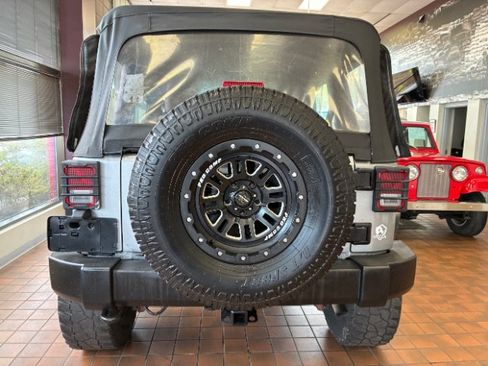 Used 2017 Jeep Wrangler Unlimited Sport w/ Connectivity Group AWD/4WD image 8