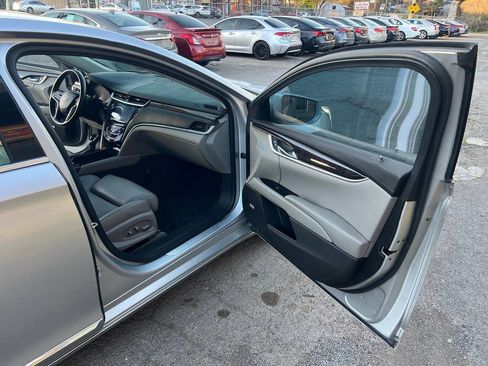 Used 2013 Cadillac XTS Premium image 16