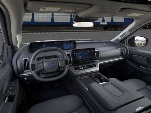 New 2026 Ford Expedition Platinum w/ Driver's Package image 9