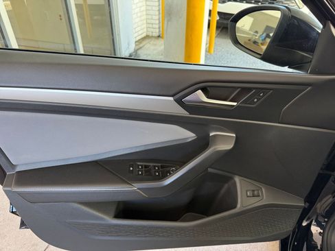 Used 2025 Volkswagen Jetta SE image 18