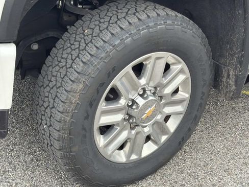 Used 2024 Chevrolet Silverado 2500 High Country w/ Technology Package AWD/4WD image 18