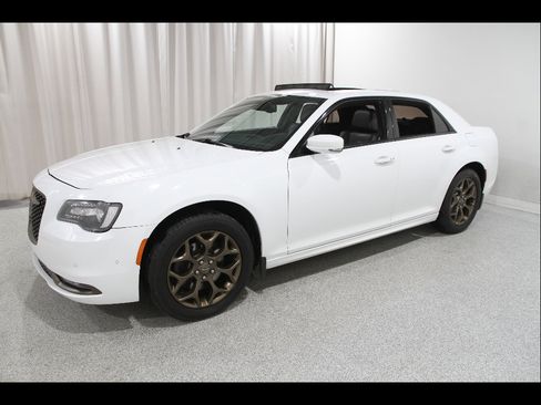 Used 2016 Chrysler 300 S w/ 300S Premium Group image 3