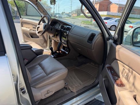 Used 2001 Toyota 4Runner Limited AWD/4WD image 9