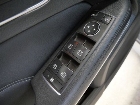 Used 2014 Mercedes-Benz E 350 4MATIC Sedan image 19