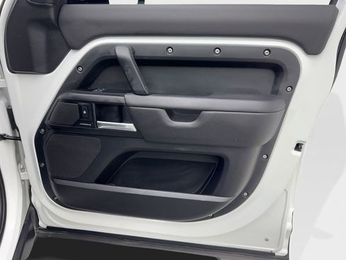 Used 2025 Land Rover Defender 110 S image 46