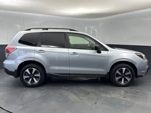 Used 2017 Subaru Forester 2.5i w/ Alloy Wheel Package image 2