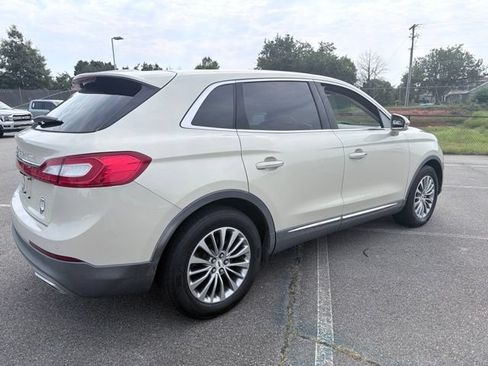 Used 2016 Lincoln MKX Select w/ Select Plus Package FWD image 3