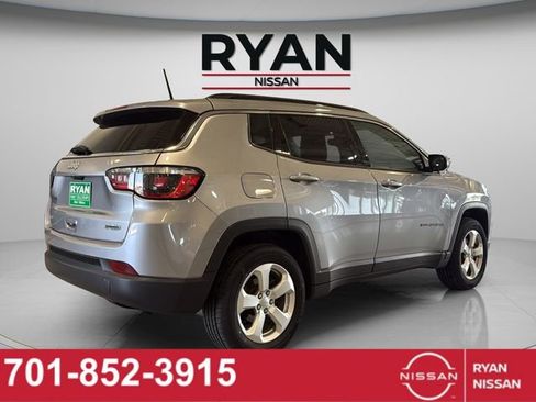 Used 2018 Jeep Compass Latitude w/ Cold Weather Group AWD/4WD image 17