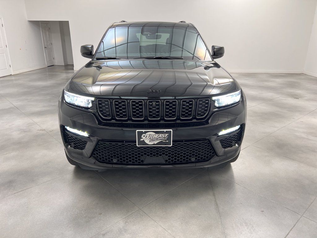 Used 2025 Jeep Grand Cherokee Summit w/ Obsidian Package AWD/4WD image 3
