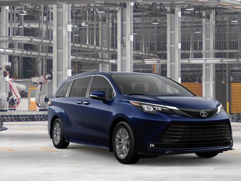 New 2026 Toyota Sienna XLE AWD/4WD image 15