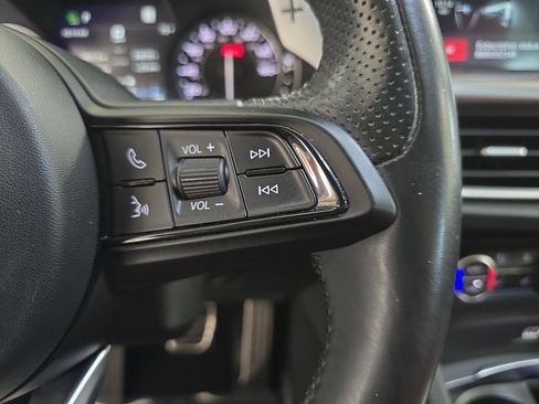 Used 2022 Alfa Romeo Stelvio Veloce image 21