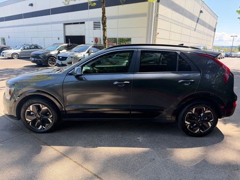 Used 2024 Kia Niro Wind w/ Wind Preserve Package FWD image 6