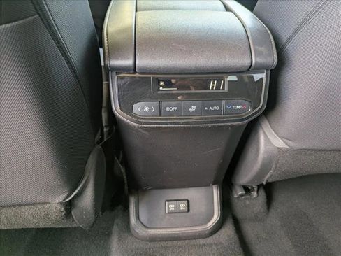 Used 2021 Toyota Highlander LE AWD/4WD image 18