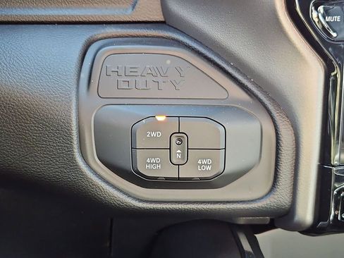 New 2026 RAM 2500 Laramie AWD/4WD image 26