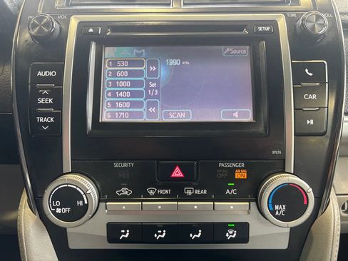 Used 2013 Toyota Camry L image 16