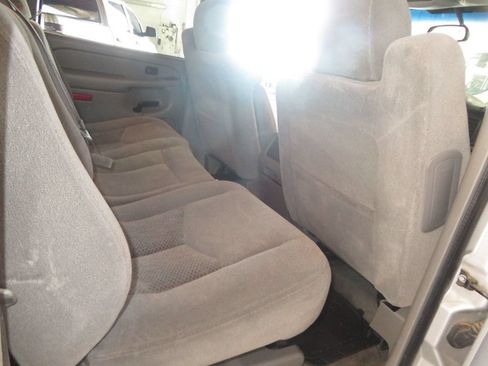 Used 2004 Chevrolet Suburban LS w/ Preferred Equipment Group AWD/4WD image 29