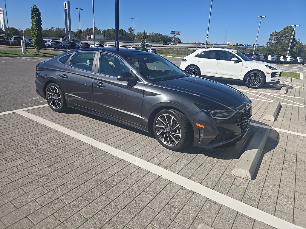 Used 2023 Hyundai Sonata Limited FWD image 2
