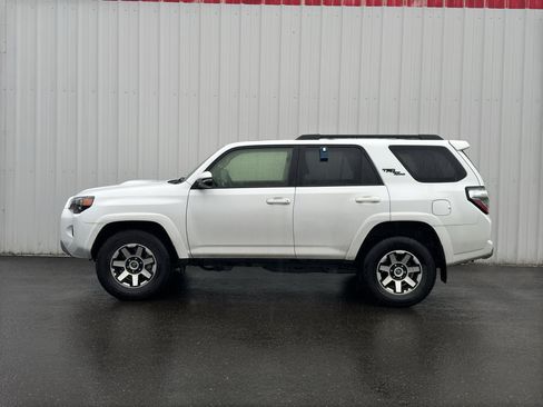 Certified 2024 Toyota 4Runner TRD Off-Road Premium w/ Moonroof Package image 3