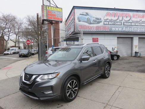 Used 2018 Nissan Rogue SL w/ Premium Package image 2