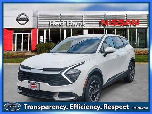 Used 2024 Kia Sportage LX image 1