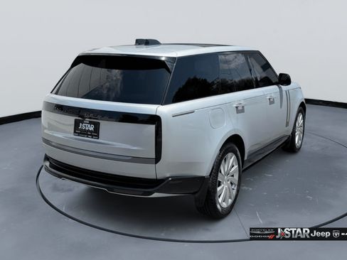 Used 2024 Land Rover Range Rover SE AWD/4WD image 5