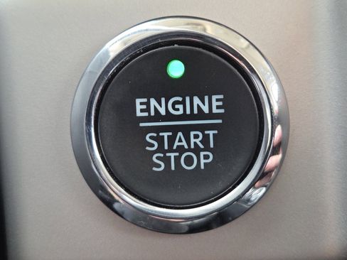 Used 2024 Ford Expedition XLT image 33