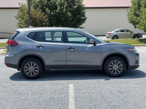 Used 2018 Nissan Rogue S AWD/4WD image 9