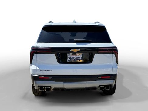 Used 2025 Chevrolet Traverse LT FWD image 4