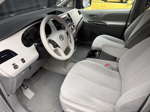 Used 2011 Toyota Sienna LE image 20