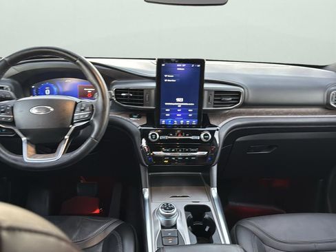 Certified 2022 Ford Explorer Platinum w/ Technology Package image 20