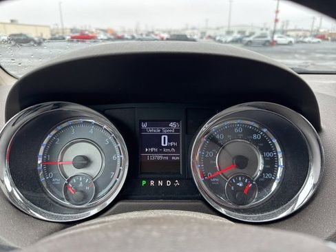 Used 2013 Chrysler Town & Country Touring-L w/ Driver Convenience Group image 6