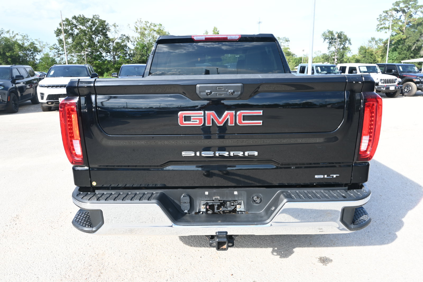 Used 2025 GMC Sierra 1500 SLT AWD/4WD image 3