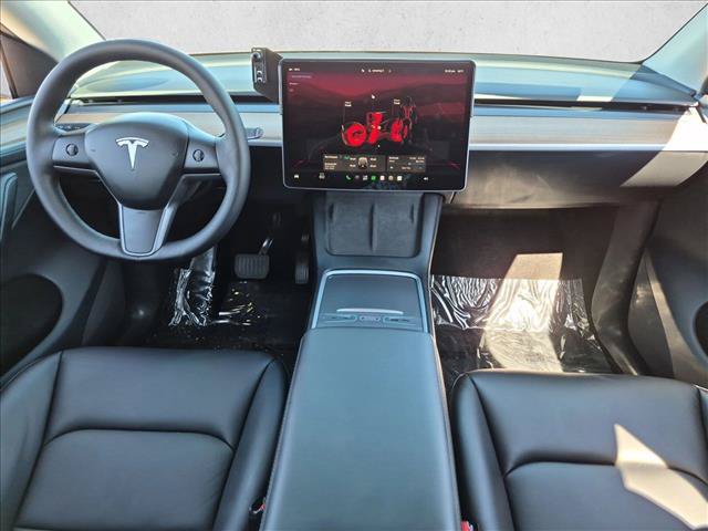Used 2025 Tesla Model Y Long Range RWD image 18