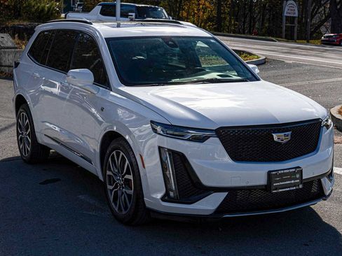 Used 2023 Cadillac XT6 Sport image 3