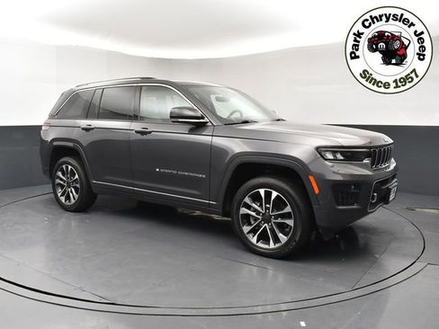 Used 2023 Jeep Grand Cherokee Overland AWD/4WD image 1