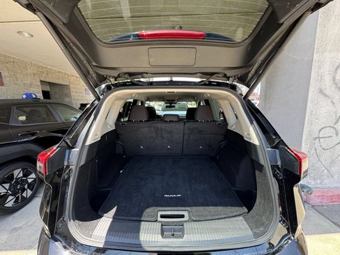 Used 2025 Nissan Rogue SV FWD image 33