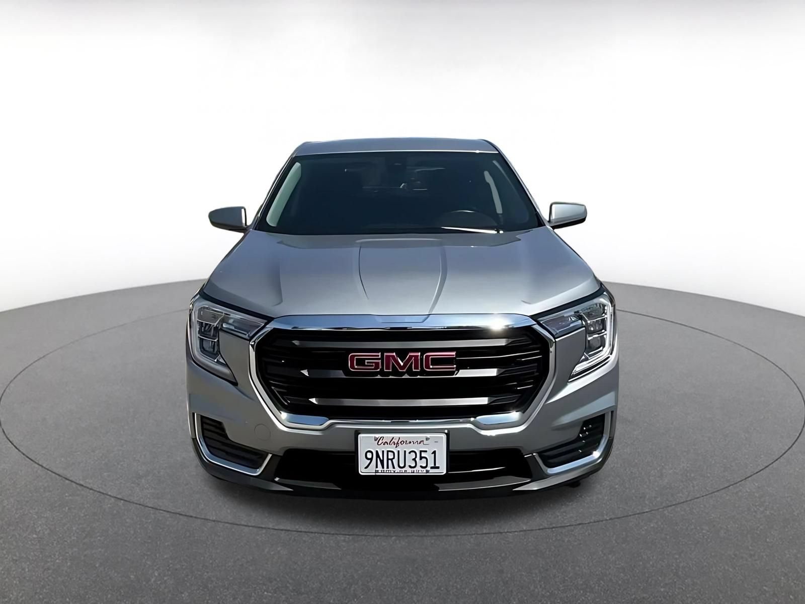 Used 2024 GMC Terrain SLE FWD image 4