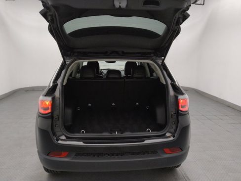 Used 2019 Jeep Compass Latitude w/ Popular Equipment Group AWD/4WD image 29